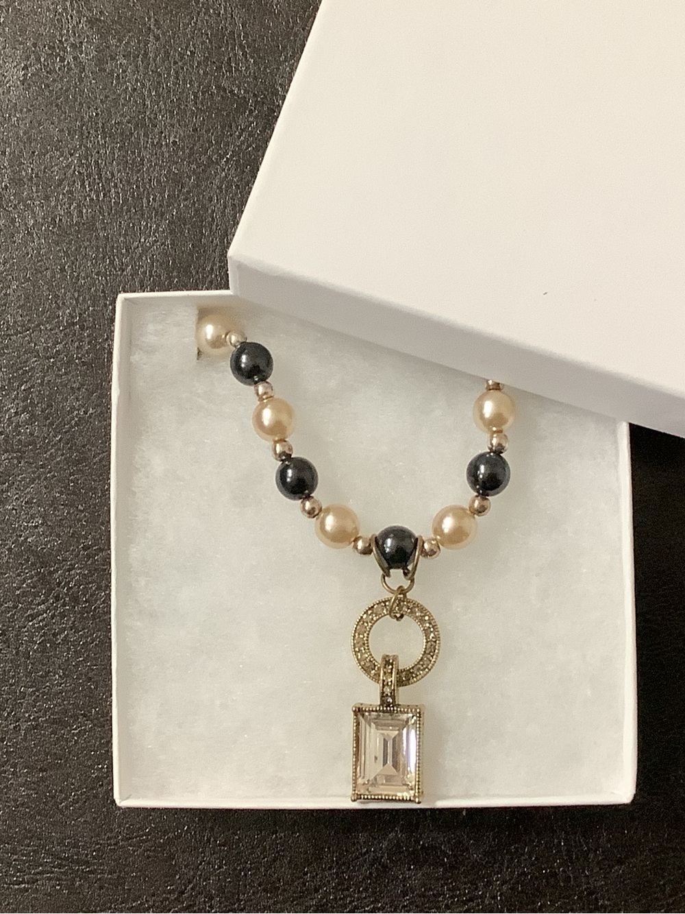 Heidi Daus Art Deco Swarovski Crystal pendant on a navy & cream pearl necklace - Picture 4 of 7